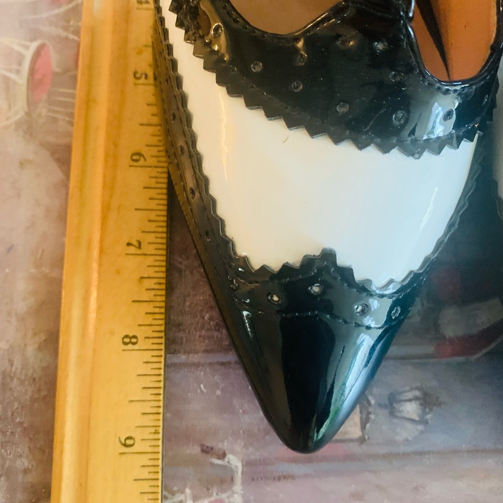 Black & White T-Strap Pumps - Picture 11 of 12